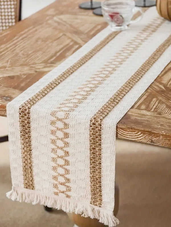 Chemin de Table Boho Macramé Crème et Marron avec Franges